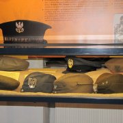 wystawa wojskowych czapek 12